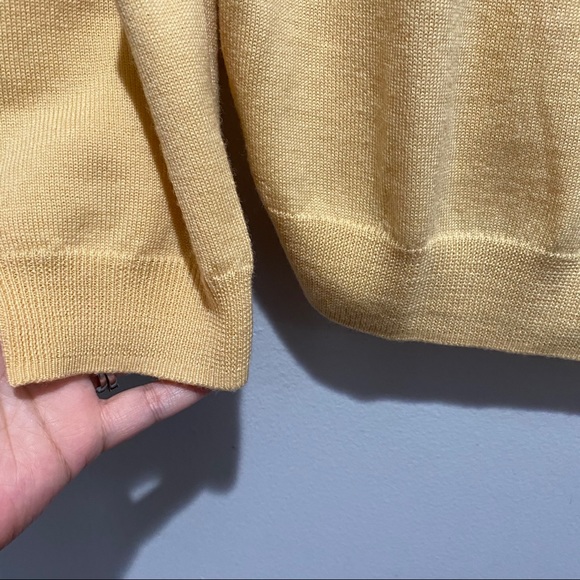 Brooks Brothers 346 100% Merino Wool V Neck Sweater Yellow Size Large - Picture 4 of 7